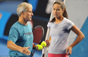 307E529800000578-3413163-Sears_pictured_with_Ivanovic_on_the_practice_court_during_the_Au-a-42_1453544515472